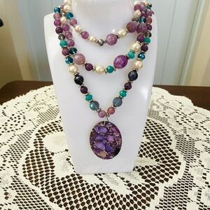 1946 Elegant Multicolor Beaded Necklace